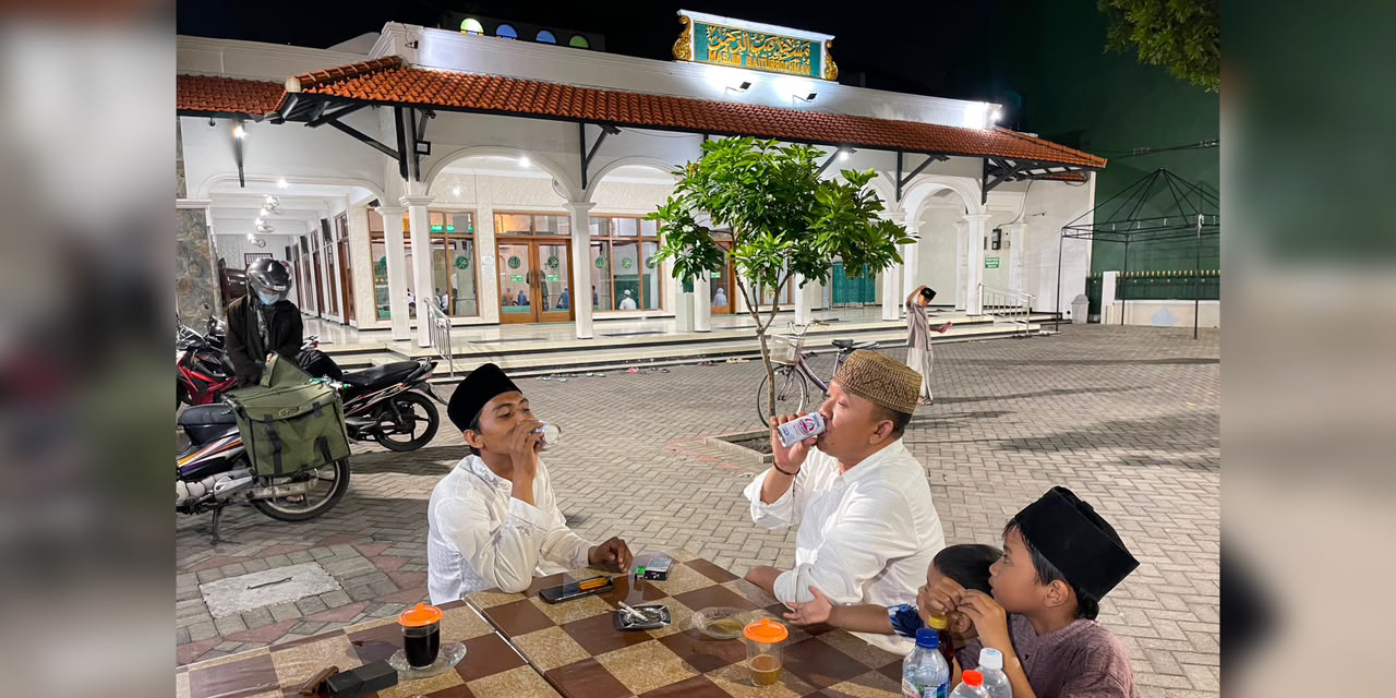 MALAM 1 MUHARRAM 1448 H DI MASJID BAITURROCHMAN GUNUNGANYAR LOR BERLANGSUNG KHIDMAT DAN PENUH KEBERKAHAN